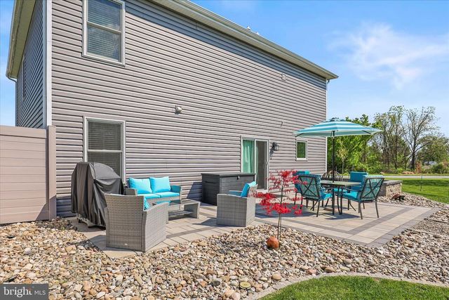18 CHESTERFIELD RD, New Oxford, PA 17350