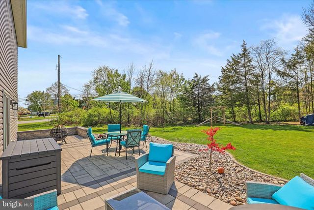 18 CHESTERFIELD RD, New Oxford, PA 17350
