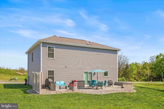 18 CHESTERFIELD RD, New Oxford, PA 17350