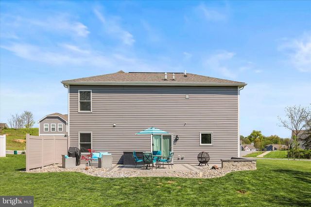 18 CHESTERFIELD RD, New Oxford, PA 17350