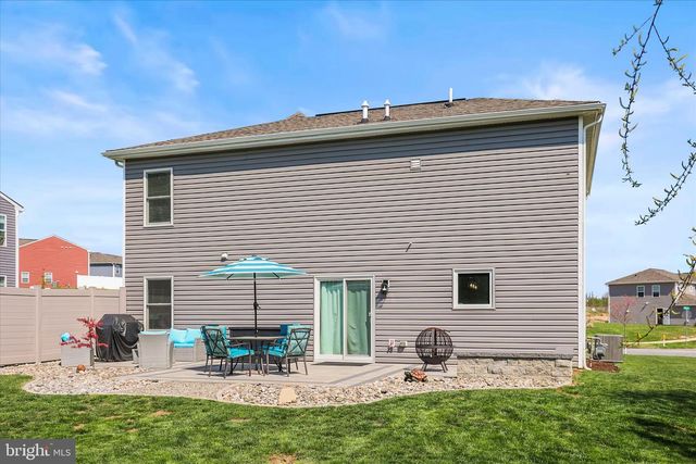 18 CHESTERFIELD RD, New Oxford, PA 17350