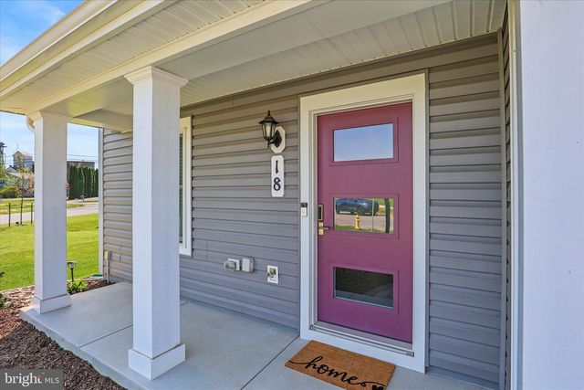 18 CHESTERFIELD RD, New Oxford, PA 17350