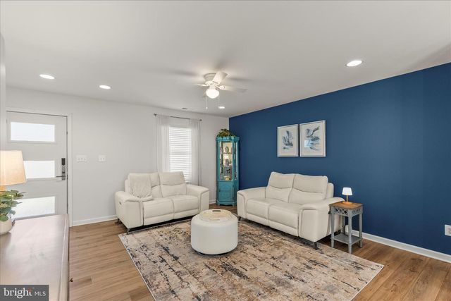 18 CHESTERFIELD RD, New Oxford, PA 17350