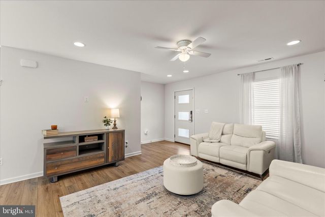 18 CHESTERFIELD RD, New Oxford, PA 17350