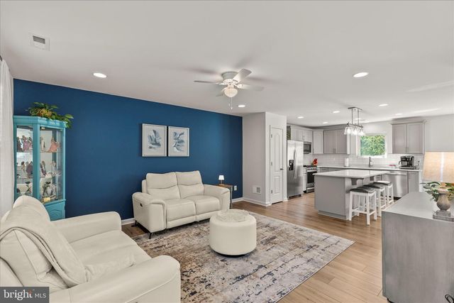 18 CHESTERFIELD RD, New Oxford, PA 17350