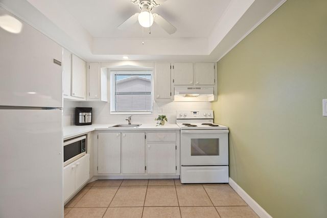 2691 Dudley Dr Drive E D, West Palm Beach, FL 33415