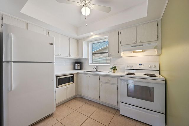 2691 Dudley Dr Drive E D, West Palm Beach, FL 33415