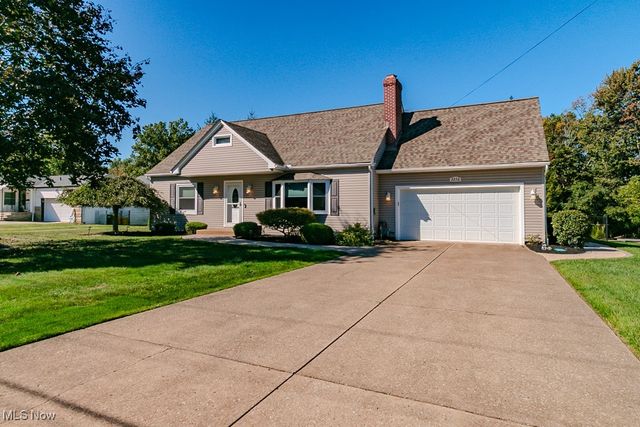 2250 Pine Ridge Drive, Wickliffe, OH 44092