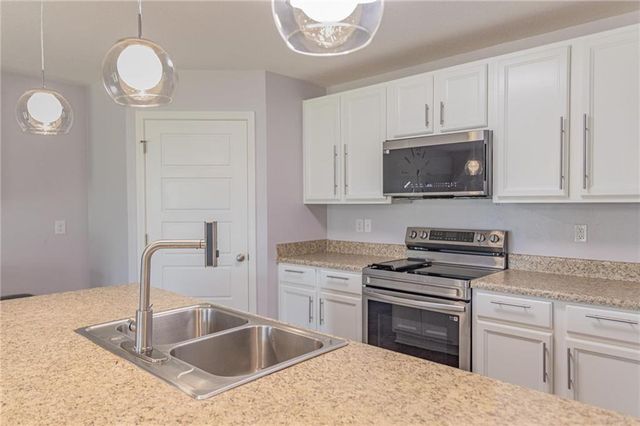 10051 Summer Woods Court, Mobile, AL 36695