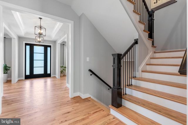 1435 MAYFLOWER DR, Mclean, VA 22101