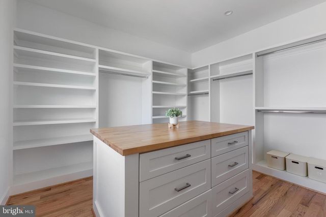 1435 MAYFLOWER DR, Mclean, VA 22101