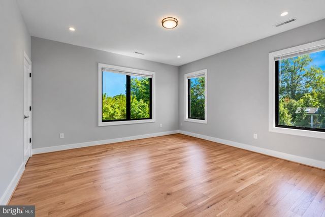 1435 MAYFLOWER DR, Mclean, VA 22101