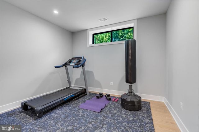 1435 MAYFLOWER DR, Mclean, VA 22101