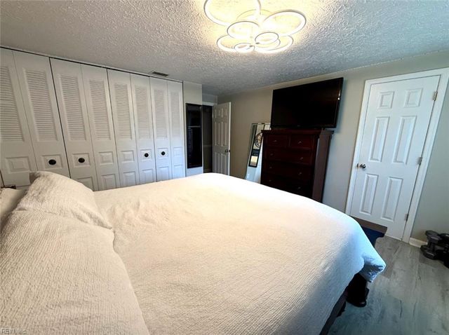 220 Rockingham DR, Newport News, VA 23601