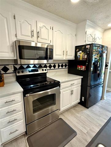 220 Rockingham DR, Newport News, VA 23601