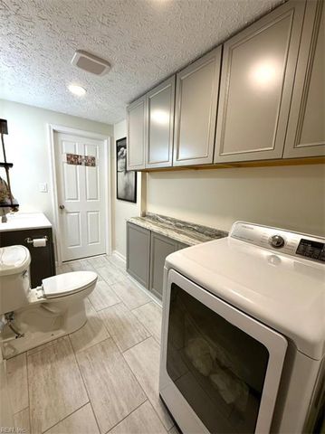 220 Rockingham DR, Newport News, VA 23601