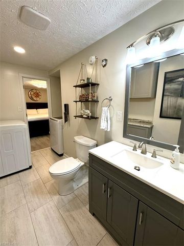 220 Rockingham DR, Newport News, VA 23601