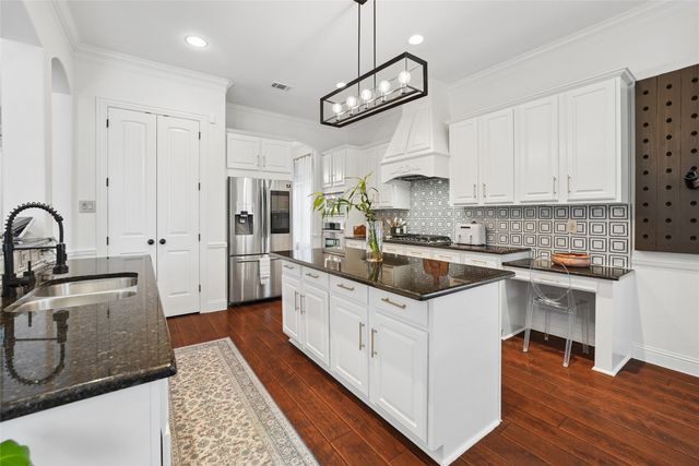 6708 Natures Way, Dallas, TX 75236