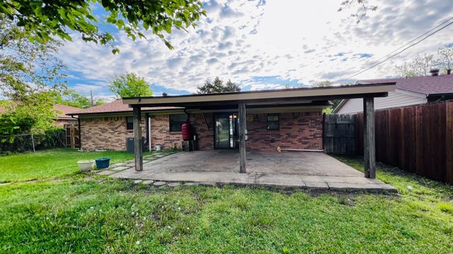 2405 Donna Drive, Grand Prairie, TX 75051