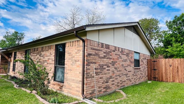 2405 Donna Drive, Grand Prairie, TX 75051