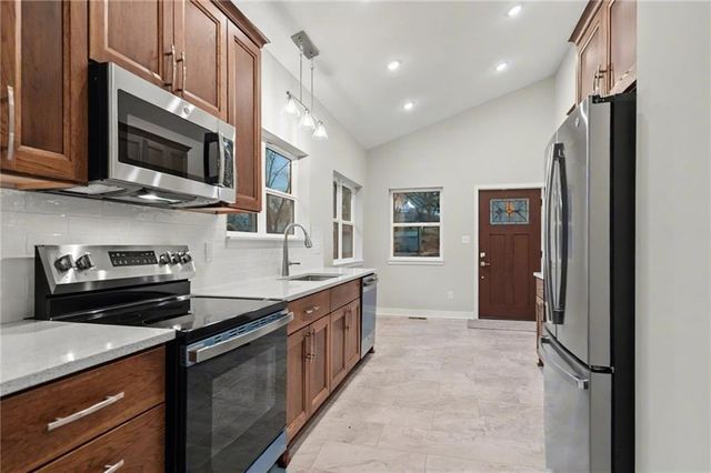 1232 Walnut Street, Eudora, KS 66025