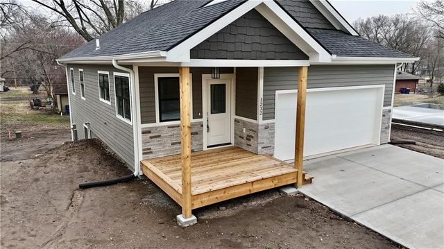 1232 Walnut Street, Eudora, KS 66025