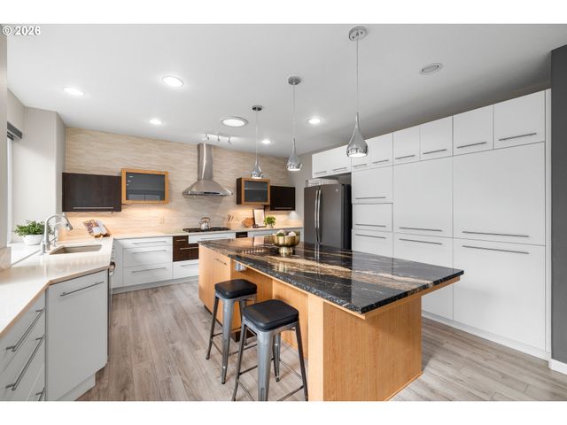 15542 Nw ANDALUSIAN Way, Portland, OR 97229