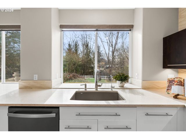 15542 Nw ANDALUSIAN Way, Portland, OR 97229