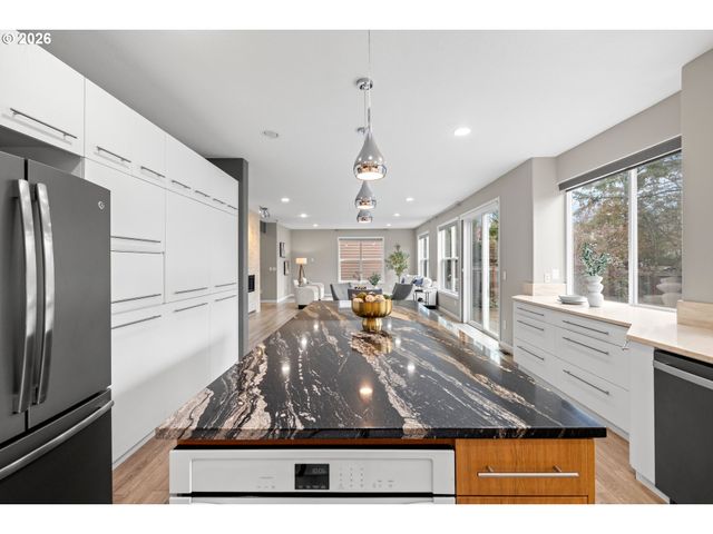 15542 Nw ANDALUSIAN Way, Portland, OR 97229