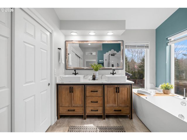 15542 Nw ANDALUSIAN Way, Portland, OR 97229