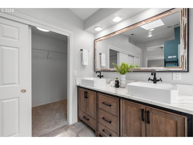 15542 Nw ANDALUSIAN Way, Portland, OR 97229