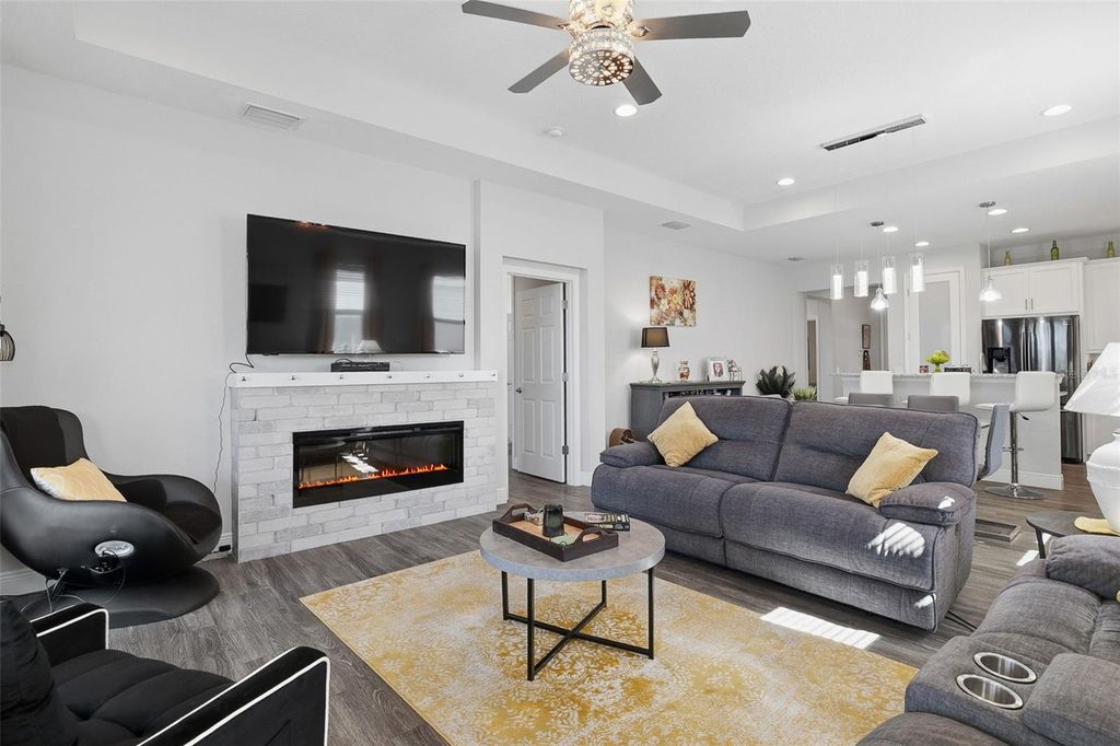 Image 18 of property listing at 7522 CAMPUS COVE, Sarasota, FL 34243