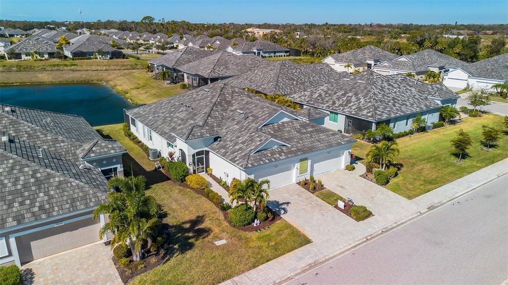 Image 4 of property listing at 7522 CAMPUS COVE, Sarasota, FL 34243