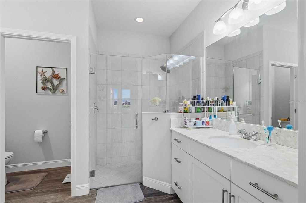 Image 33 of property listing at 7522 CAMPUS COVE, Sarasota, FL 34243