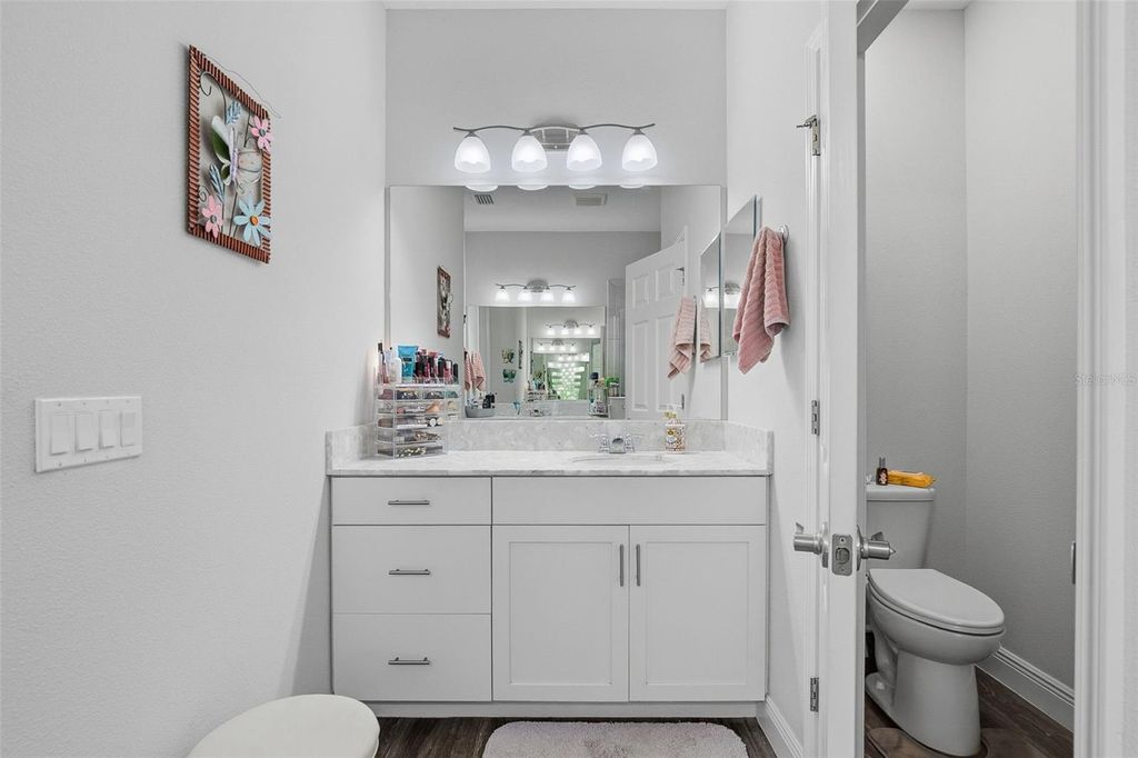 Image 34 of property listing at 7522 CAMPUS COVE, Sarasota, FL 34243