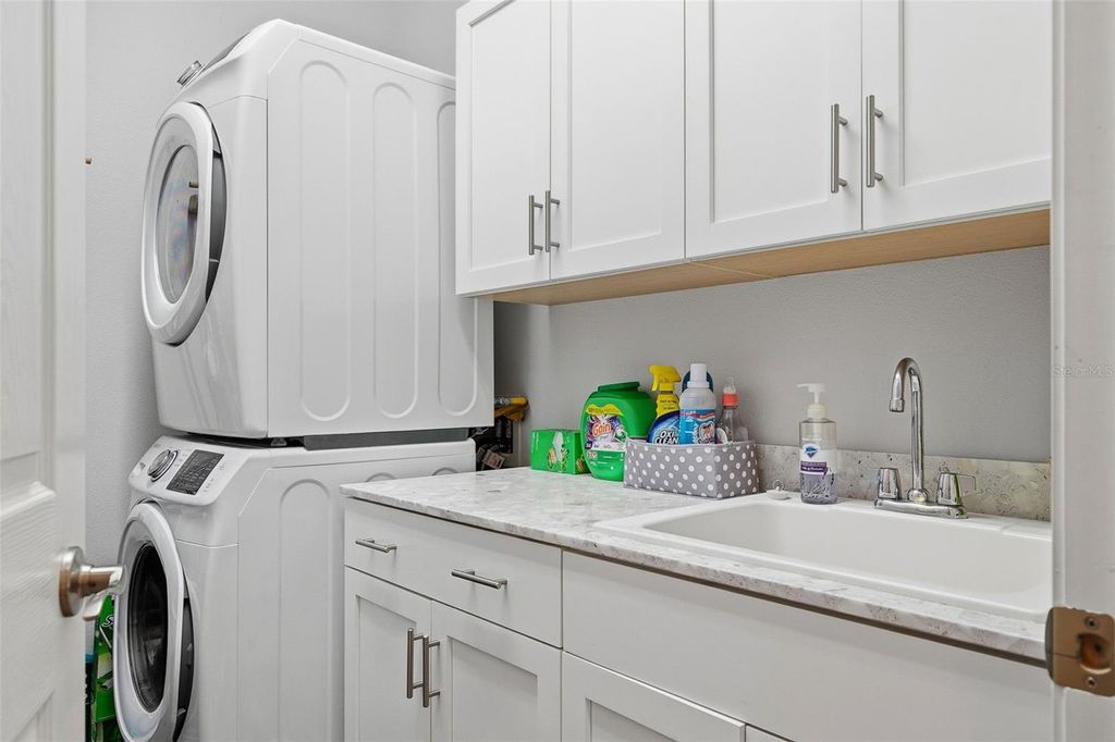 Image 39 of property listing at 7522 CAMPUS COVE, Sarasota, FL 34243