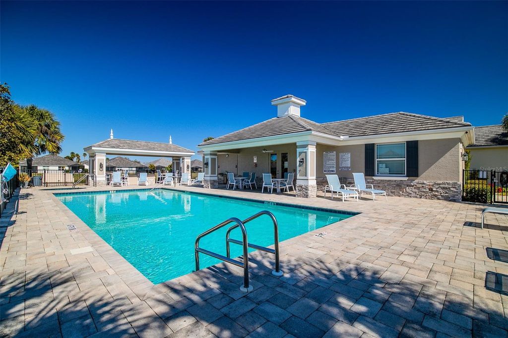 Image 53 of property listing at 7522 CAMPUS COVE, Sarasota, FL 34243