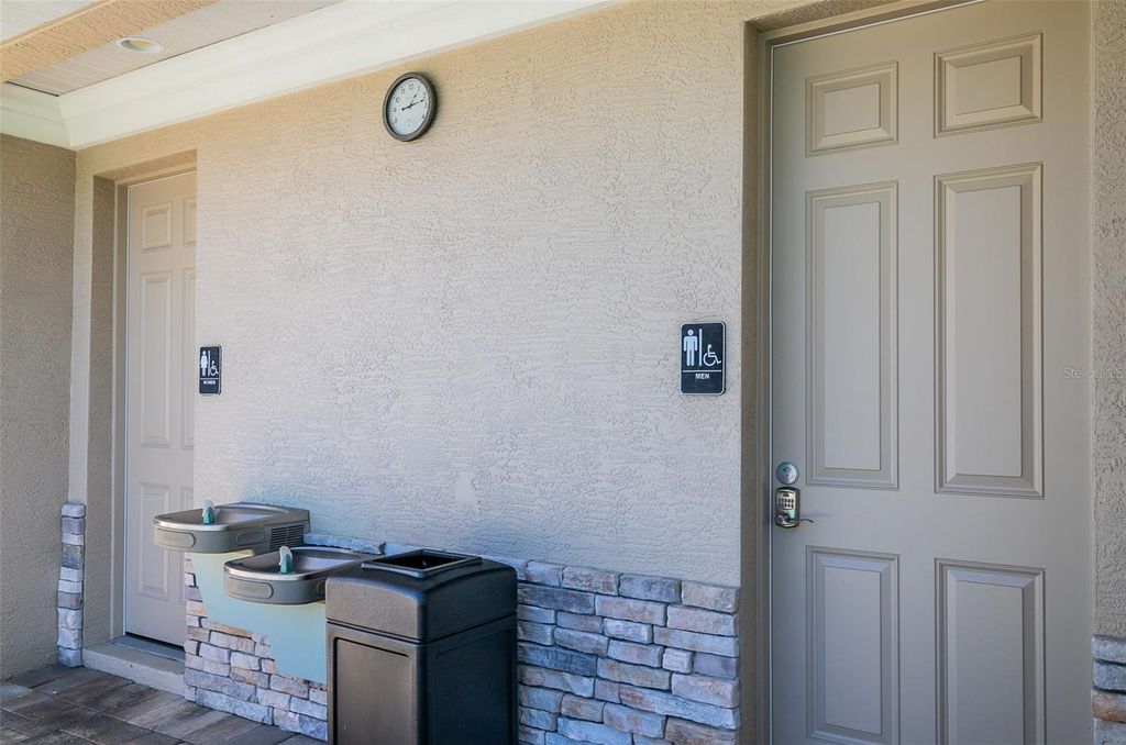 Image 60 of property listing at 7522 CAMPUS COVE, Sarasota, FL 34243