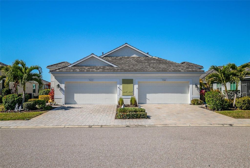 Image 7 of property listing at 7522 CAMPUS COVE, Sarasota, FL 34243