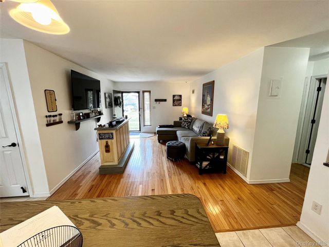 1 Pine Court 1, Selden, NY 11784