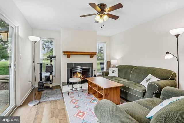 33 HASTINGS CT, Downingtown, PA 19335