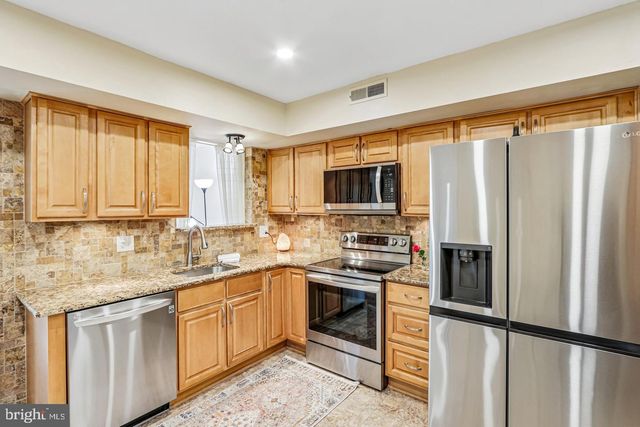 33 HASTINGS CT, Downingtown, PA 19335