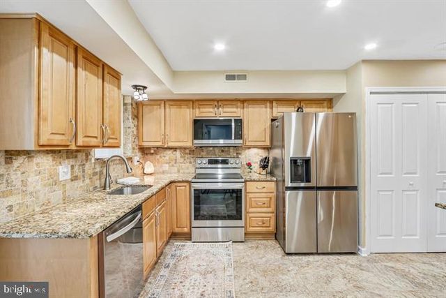33 HASTINGS CT, Downingtown, PA 19335