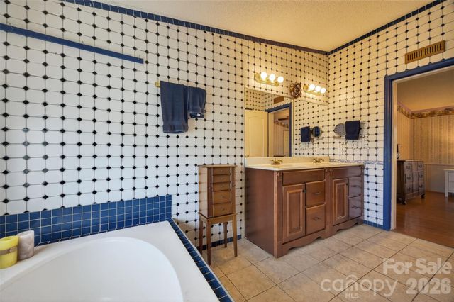 4352 Anderson Mountain Road, Maiden, NC 28650