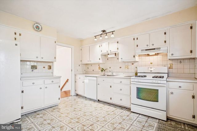 6144 CHESTERBROOK RD, Mclean, VA 22101