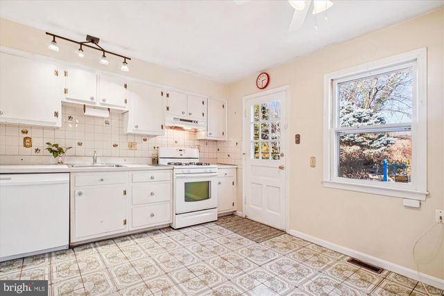 6144 CHESTERBROOK RD, Mclean, VA 22101