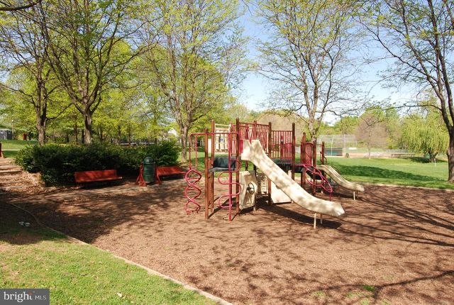 6144 CHESTERBROOK RD, Mclean, VA 22101