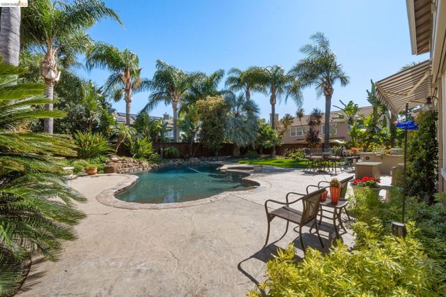 1320 Sand Drift Dr, Brentwood, CA 94513