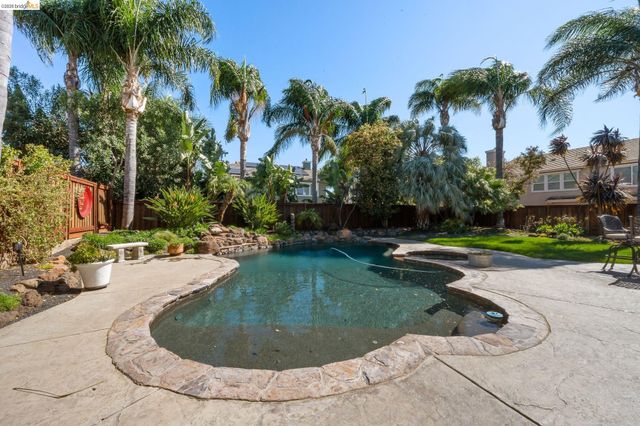 1320 Sand Drift Dr, Brentwood, CA 94513