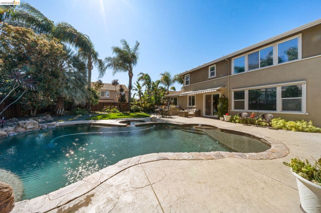 1320 Sand Drift Dr, Brentwood, CA 94513